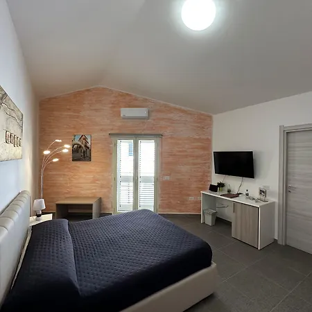 Lxr Rooms Carloforte-3